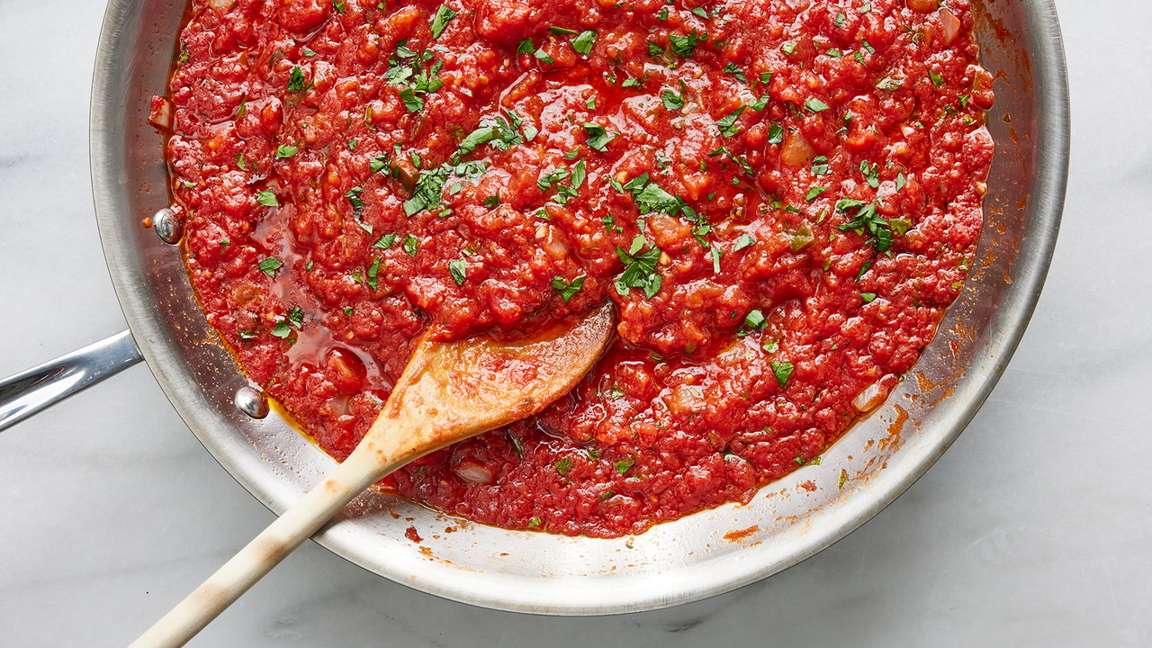 Kako pripremiti ukusan umak za tjesteninu u kratkom vremenu